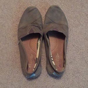 TOMS grey